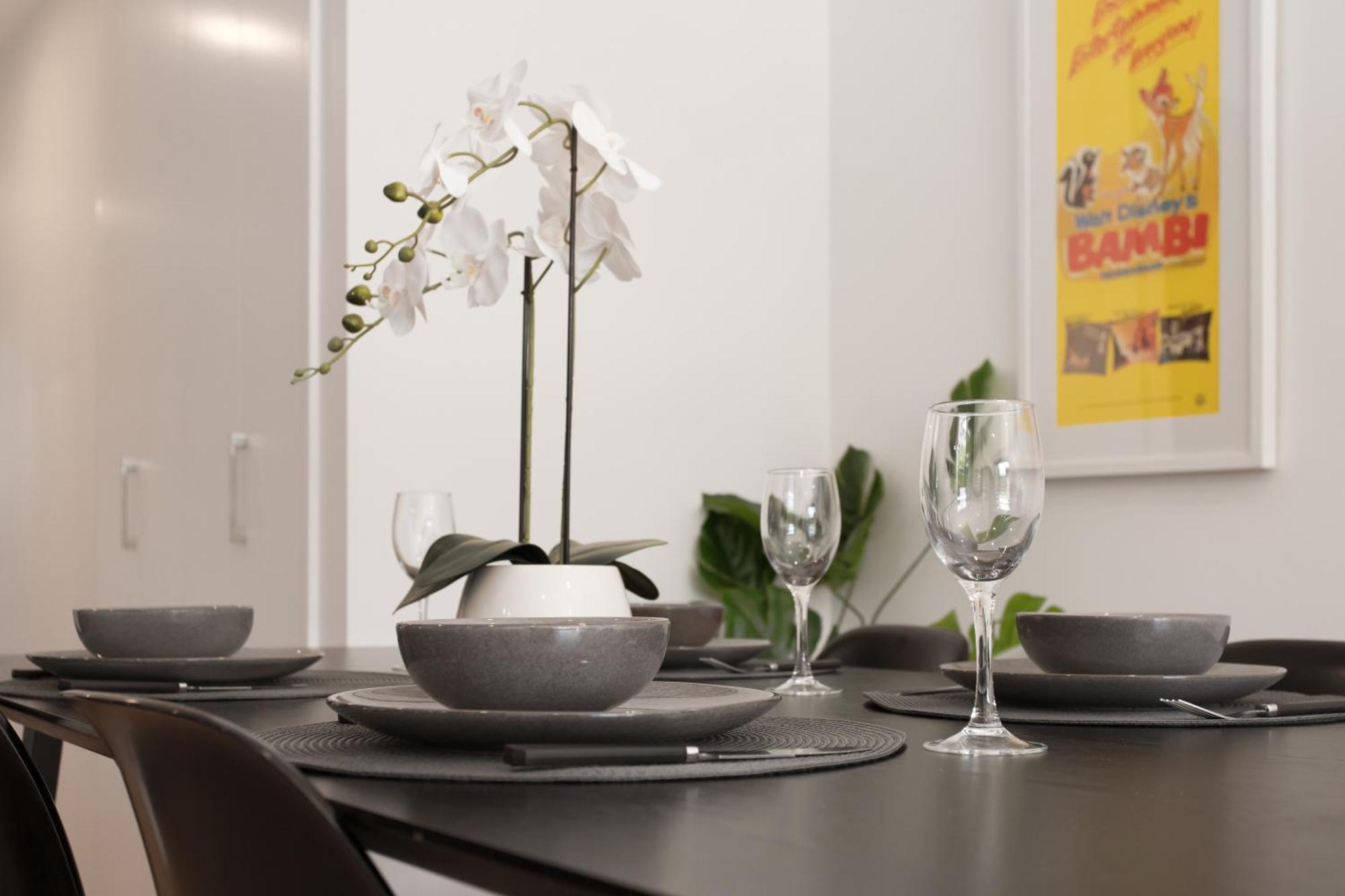 Apartment Stylish New 8 Mins Cbd Free Parking *